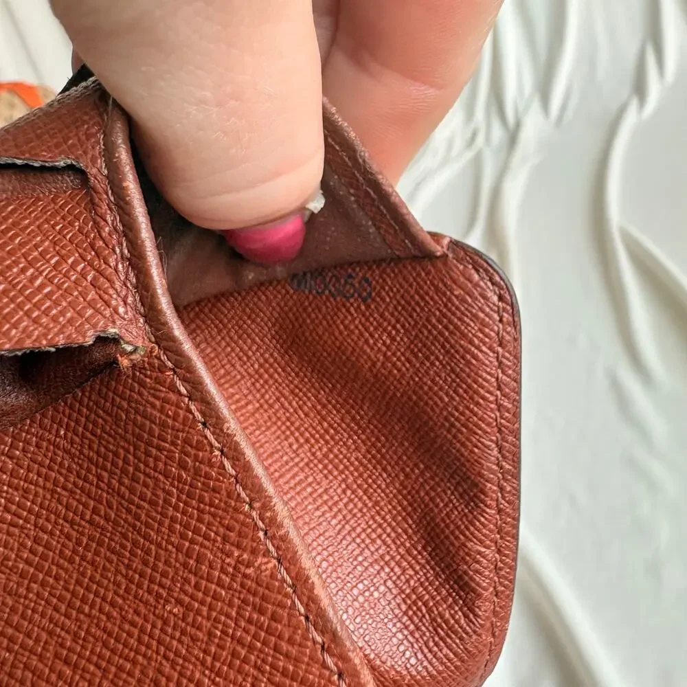 Louis Vuitton Monogram Snap Closure Bifold Wallet - Zip Coin Pocket